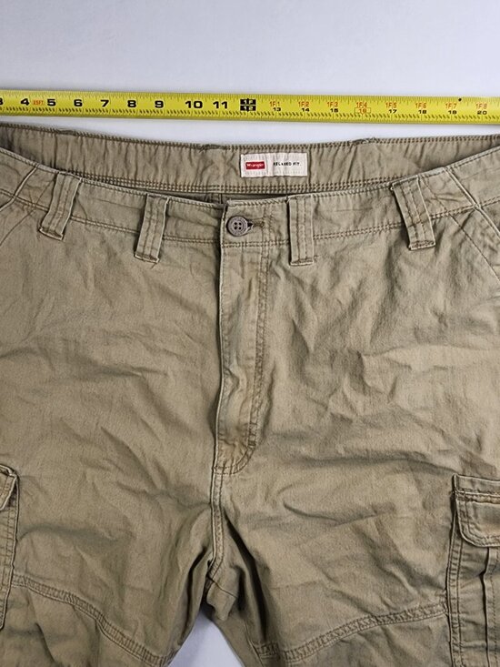 Wrangler Men's Cargo Shorts Relaxed Fit Size 44 Tan Khaki 6 Pocket Retro - Picture 9 of 12